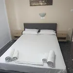 Hector's شقة فندقية اليكاناس