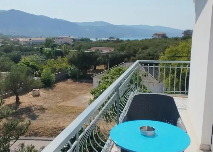 Hector's شقة فندقية