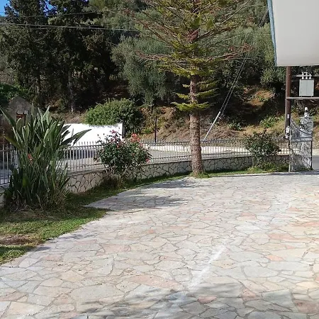 Hector's Apartahotel