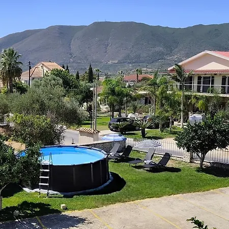 Hector's Apartahotel